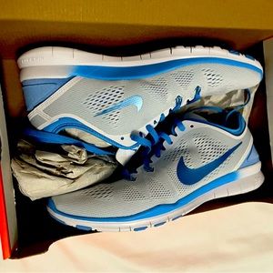 Nike free women size 10 shoe blue and white